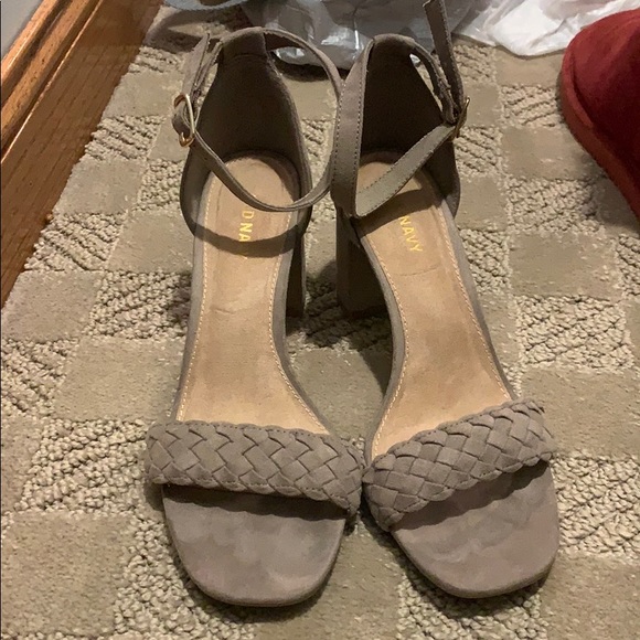 Old navy strappy heels - Picture 1 of 6